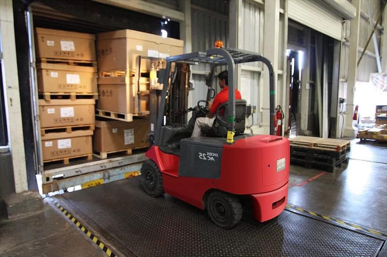 全球航运的新指南针：为何小型船舶可能引领未来