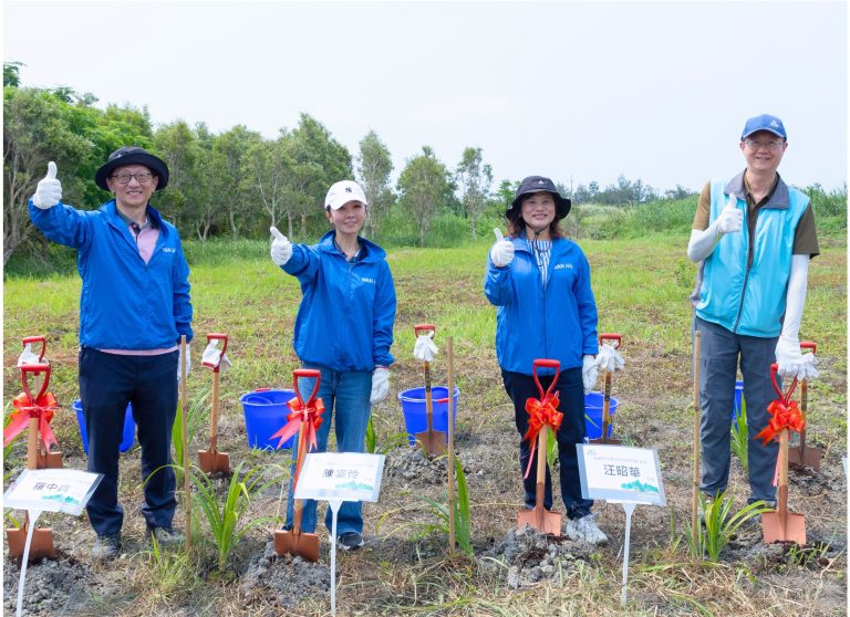 万海携手林业保育署台中分署植树 打造海岸生物多样性栖地
